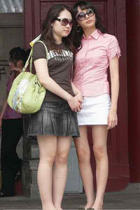 《远远的爱演员表介绍》