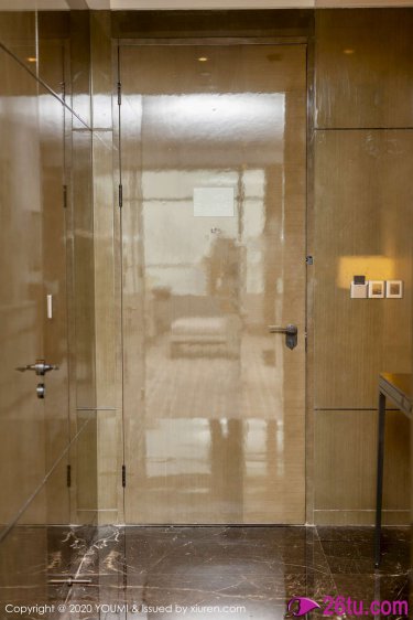 被两个同桌绑起来玩乳动态gif