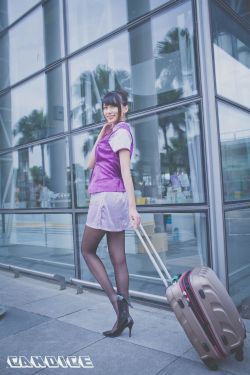 小伙给爷爷拍写真